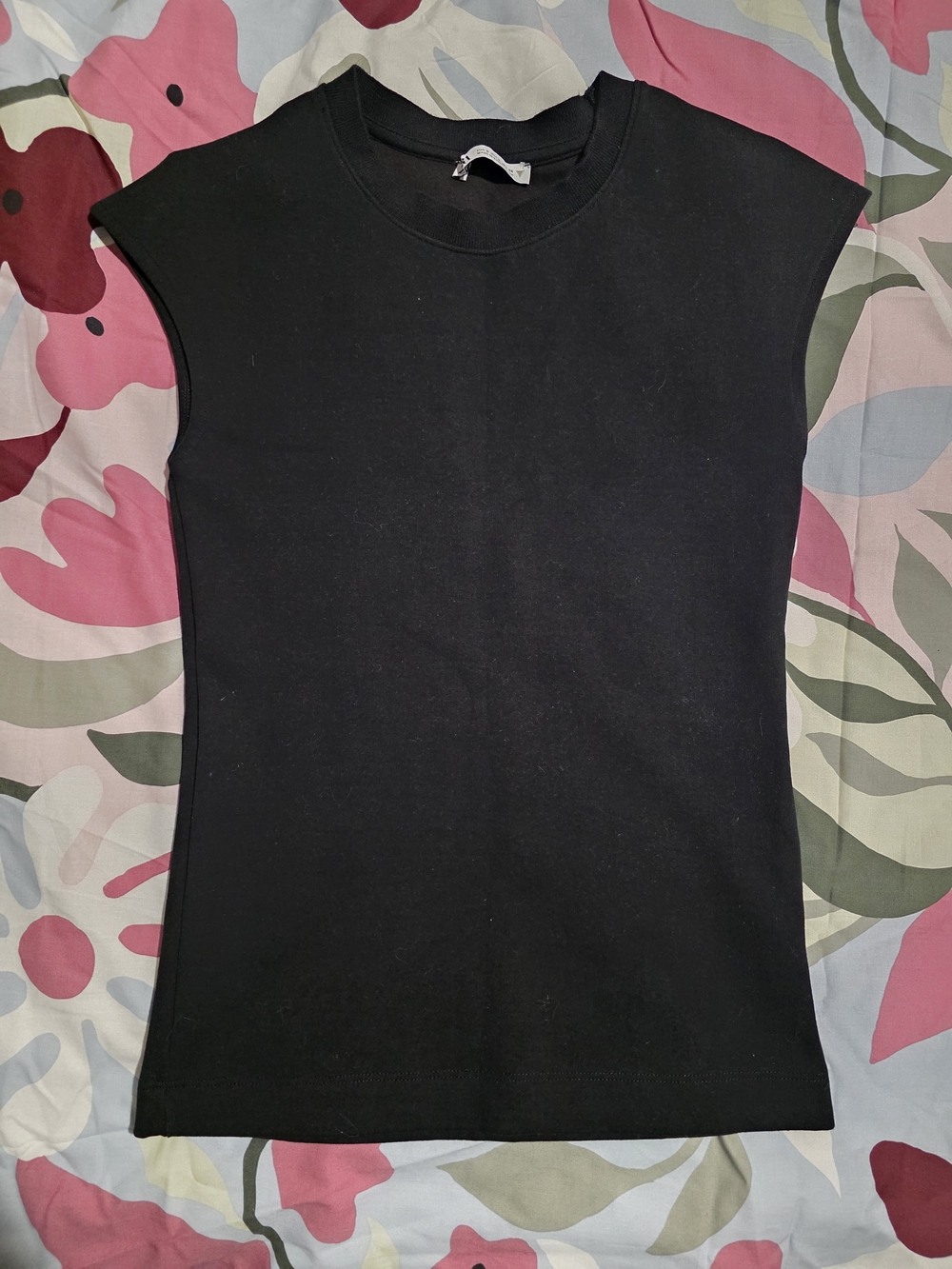 Zara Classic Black Sleeveless Sweater